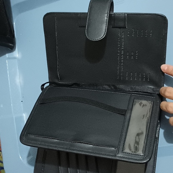 At A Glance Diary With Pocket Organizer. - Picture 5 of 5